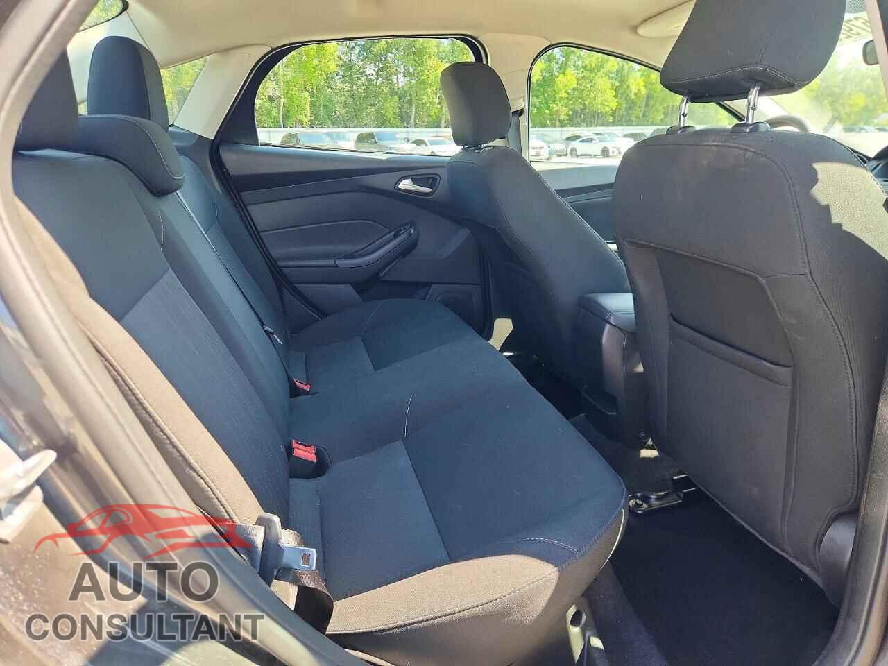 FORD FOCUS 2017 - 1FADP3F28HL288454