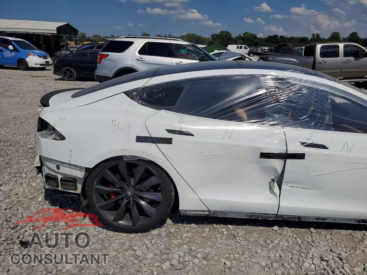 TESLA MODEL S 2015 - 5YJSA1H22FFP74956