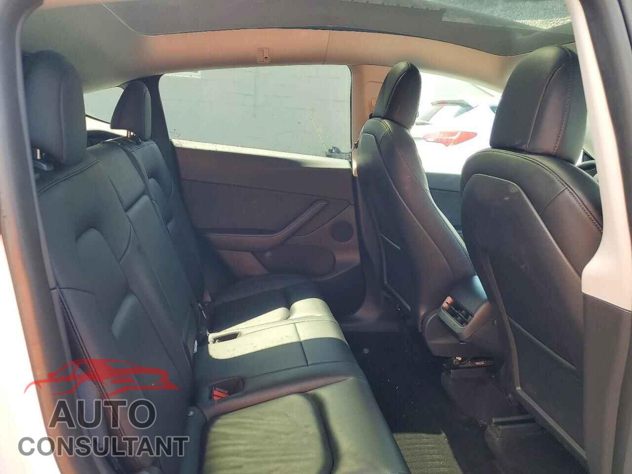 TESLA MODEL Y 2021 - 5YJYGDEEXMF249214