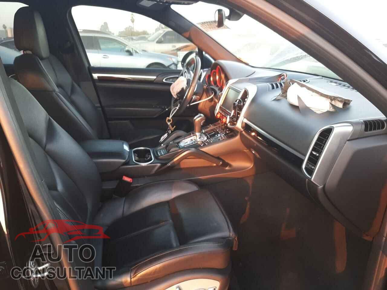 PORSCHE CAYENNE 2016 - WP1AA2A20GKA09310