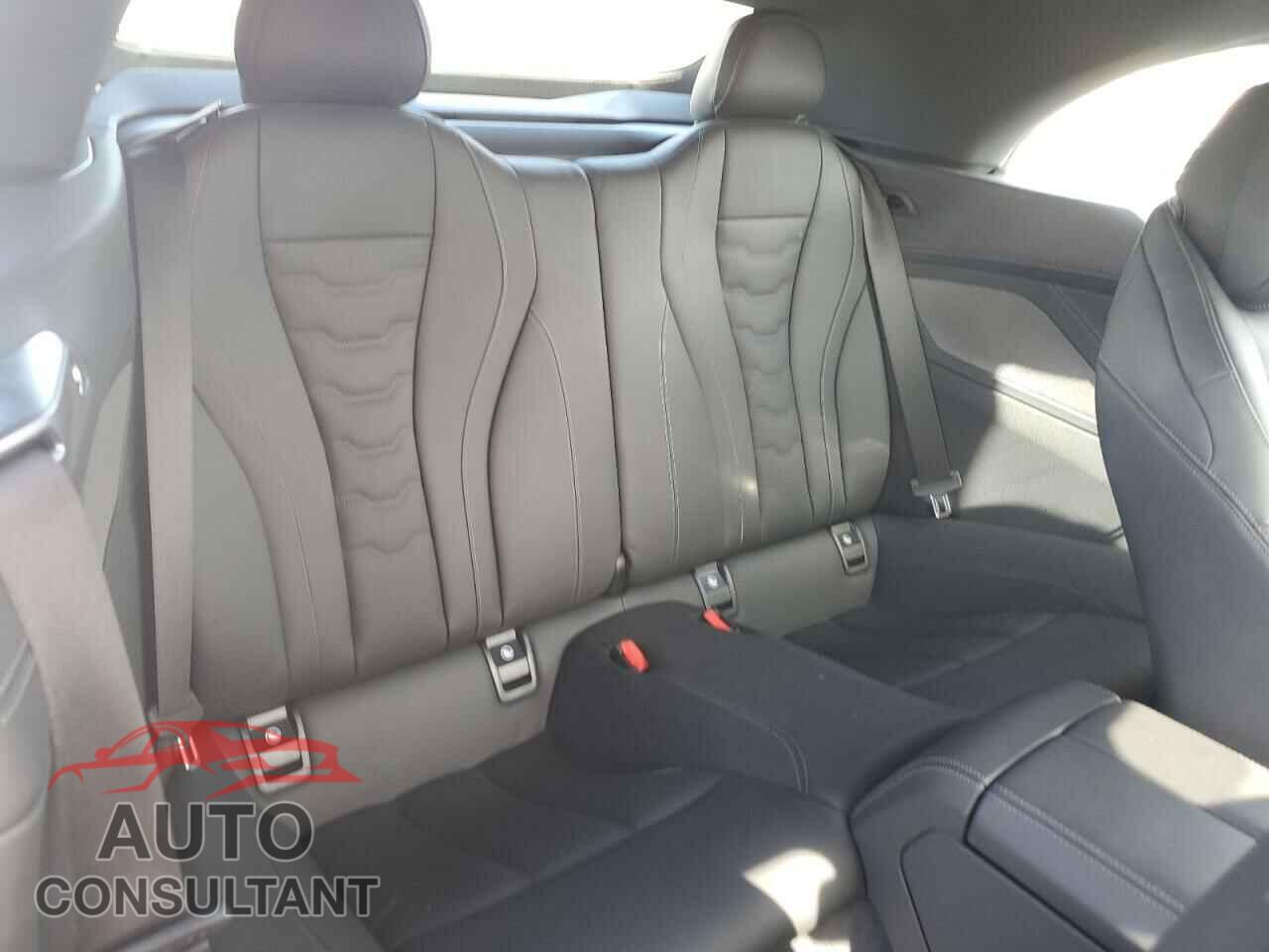 BMW 8 SERIES 2025 - WBADZ4C06SCS40050