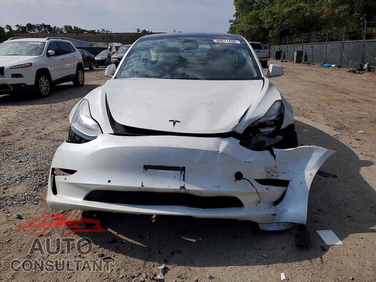 TESLA MODEL 3 2019 - 5YJ3E1EB8KF211675