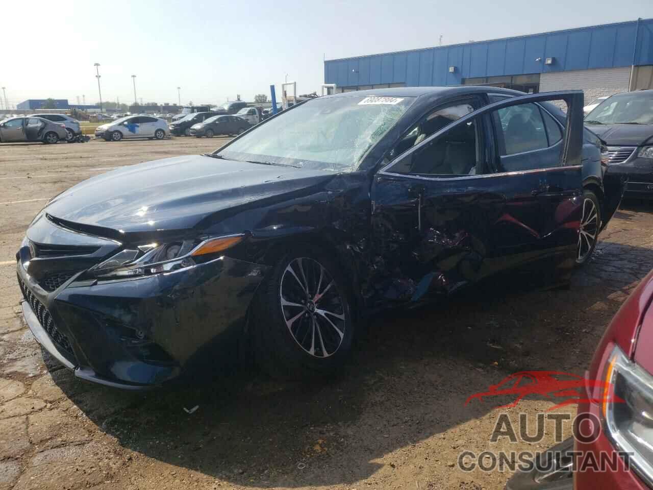 TOYOTA CAMRY 2018 - 4T1B11HK5JU601587