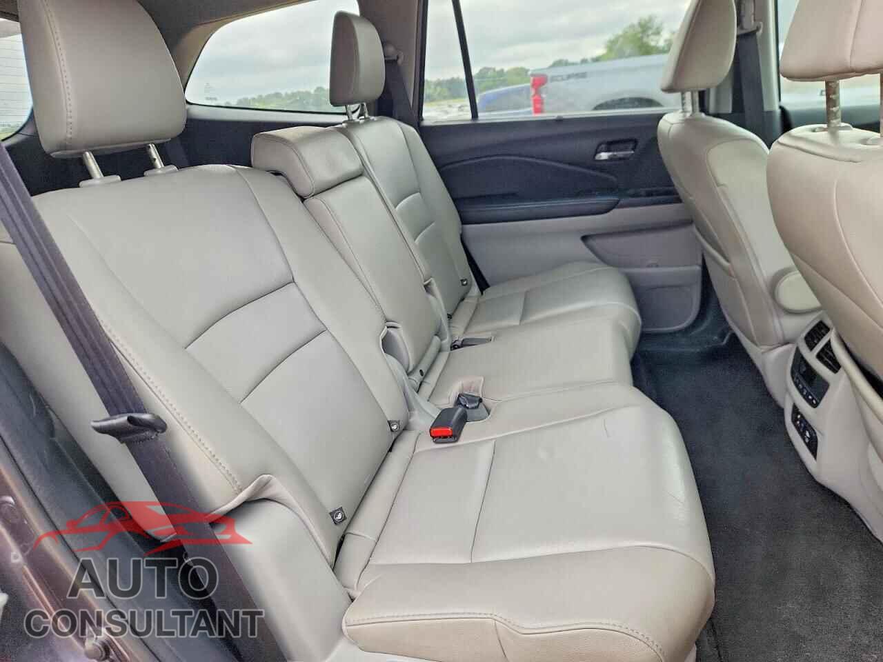 HONDA PILOT 2017 - 5FNYF5H80HB013675