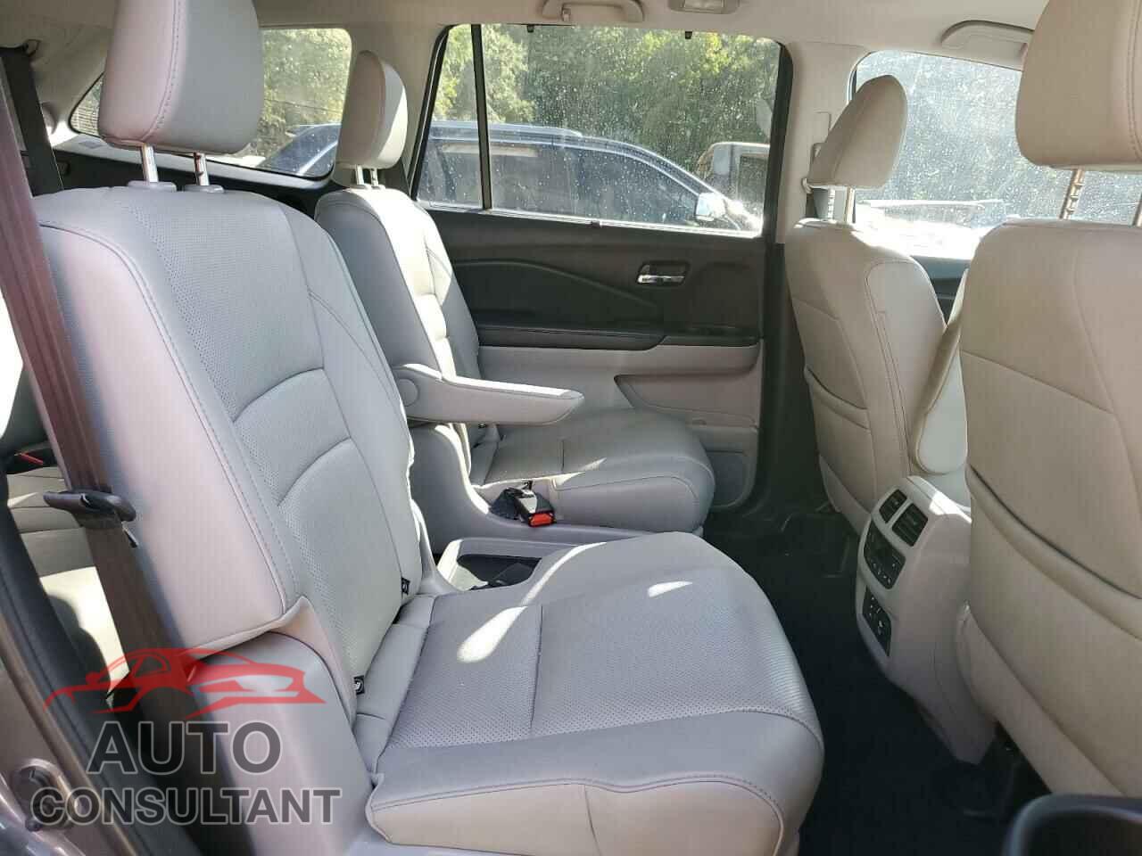 HONDA PILOT 2017 - 5FNYF6H02HB100848