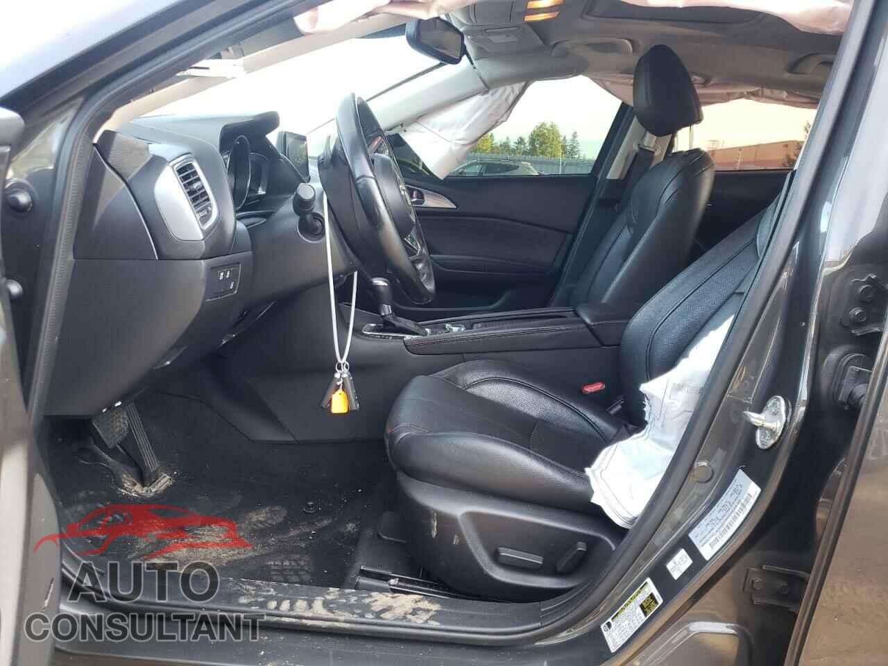 MAZDA 3 2018 - JM1BN1M31J1174305