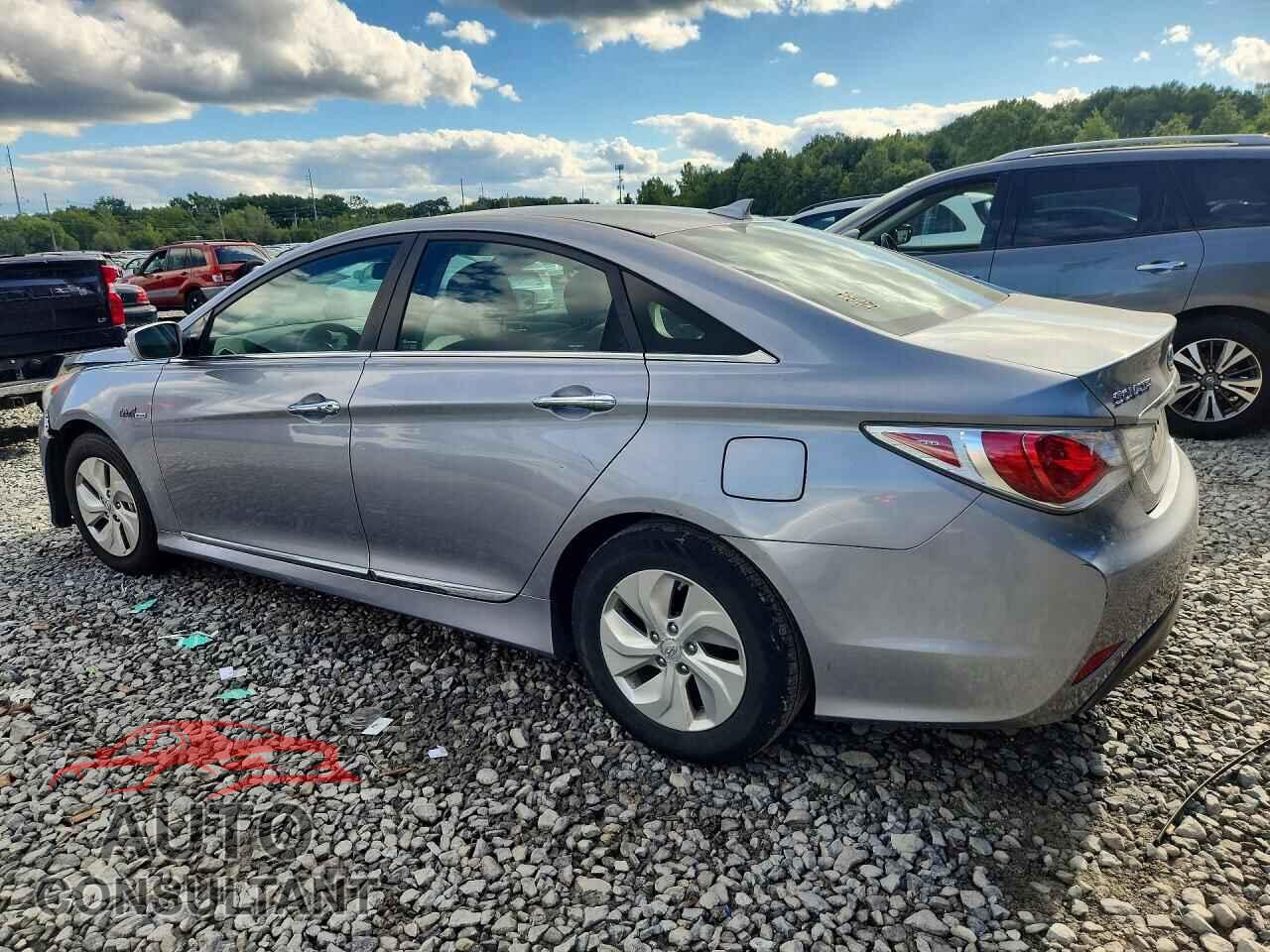 HYUNDAI SONATA 2015 - KMHEC4A45FA137794