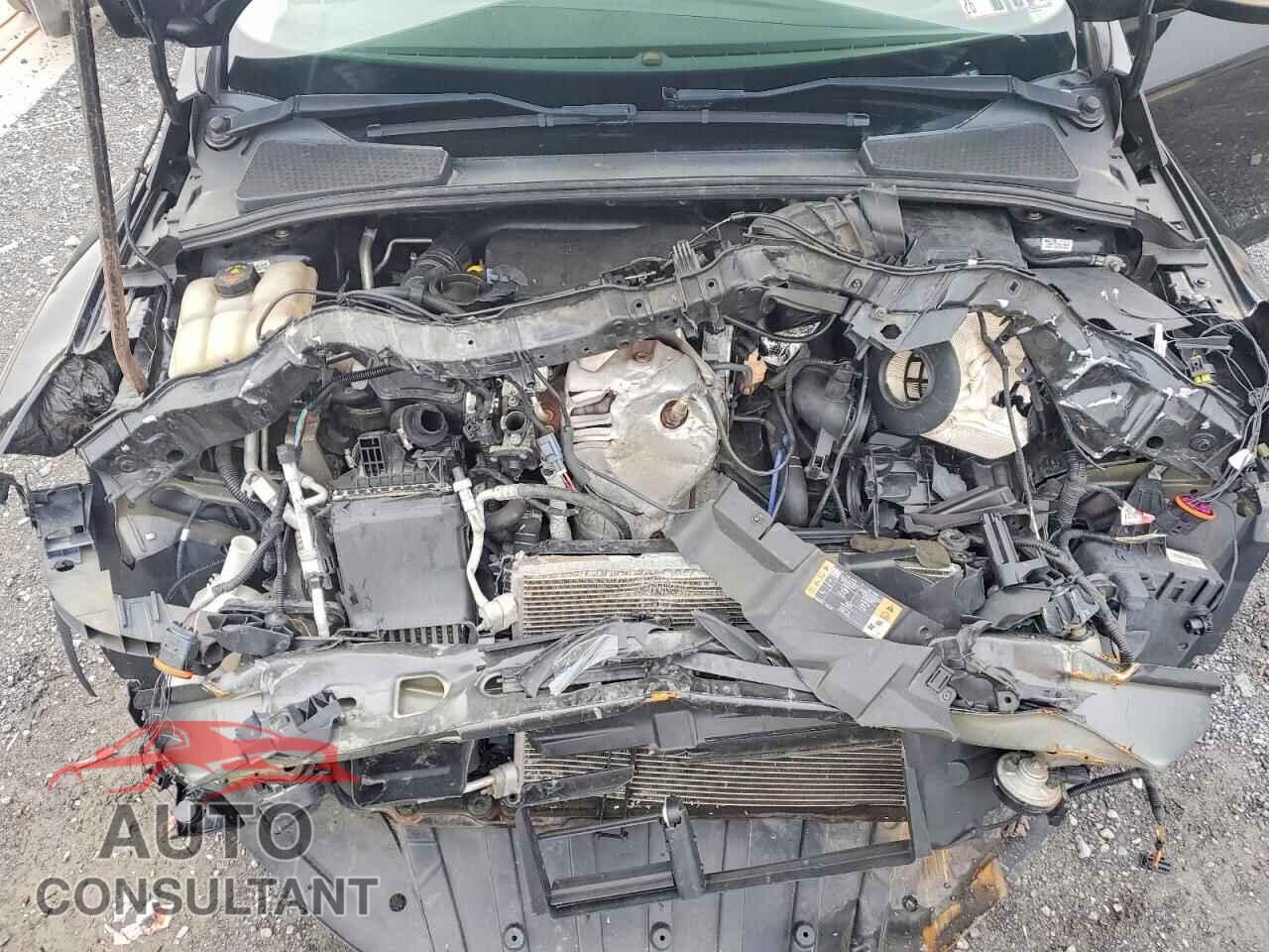FORD FOCUS 2015 - 1FADP3FE3FL372401