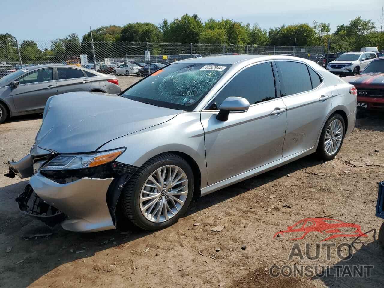 TOYOTA CAMRY 2018 - 4T1B11HK8JU048076