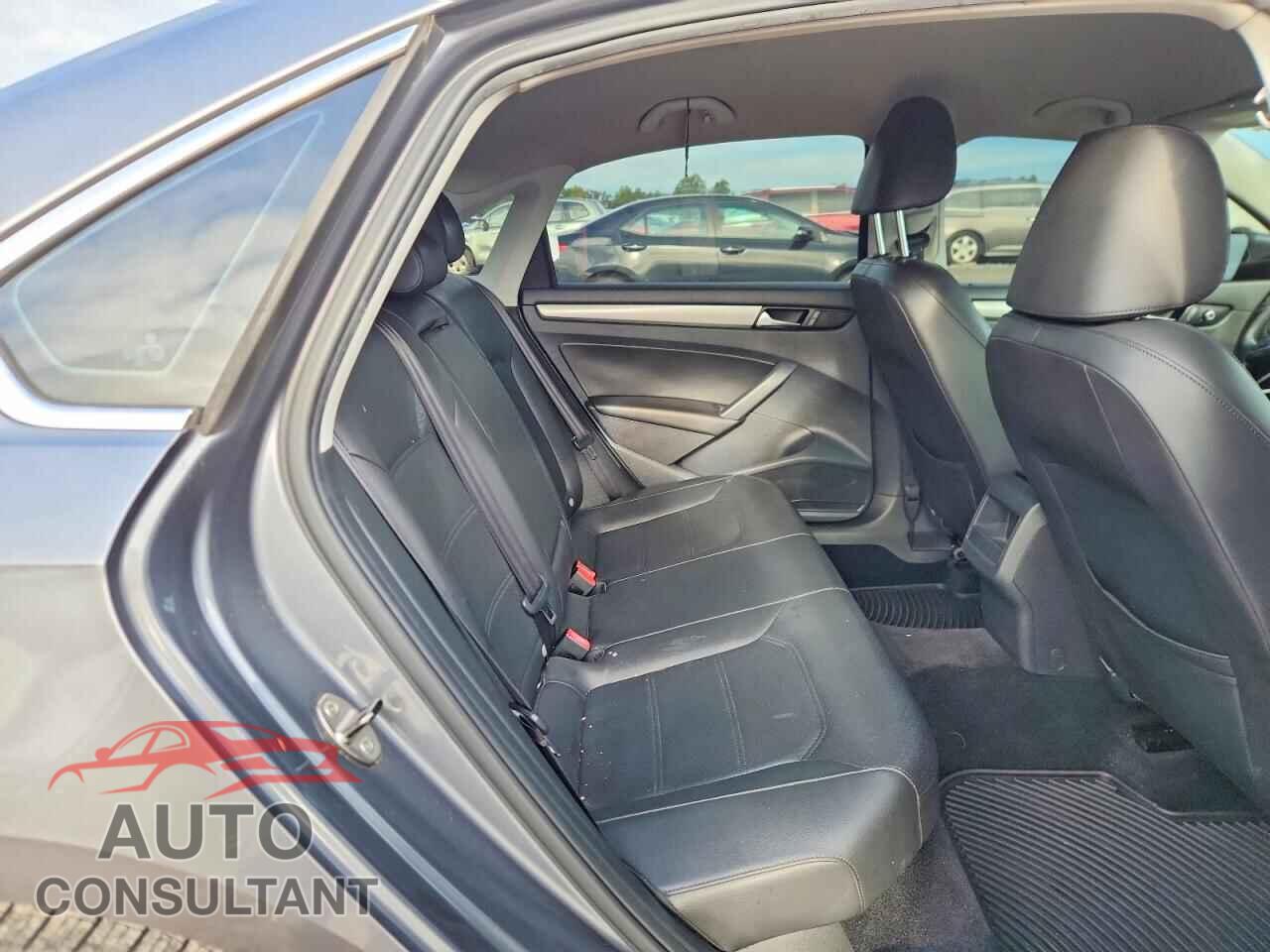VOLKSWAGEN PASSAT 2014 - 1VWAT7A30EC043785