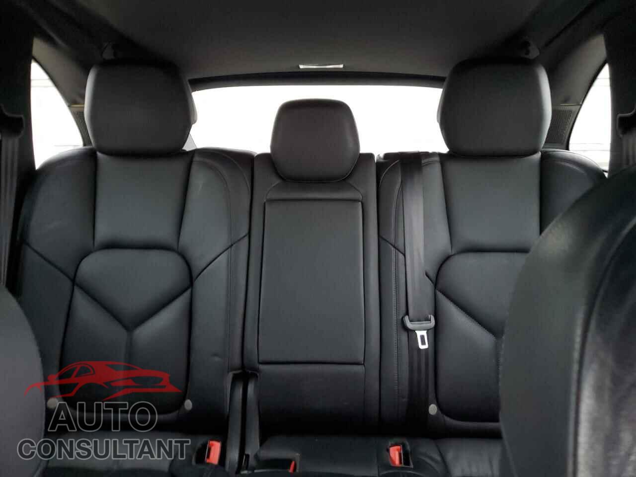 PORSCHE CAYENNE 2016 - WP1AA2A25GKA12073