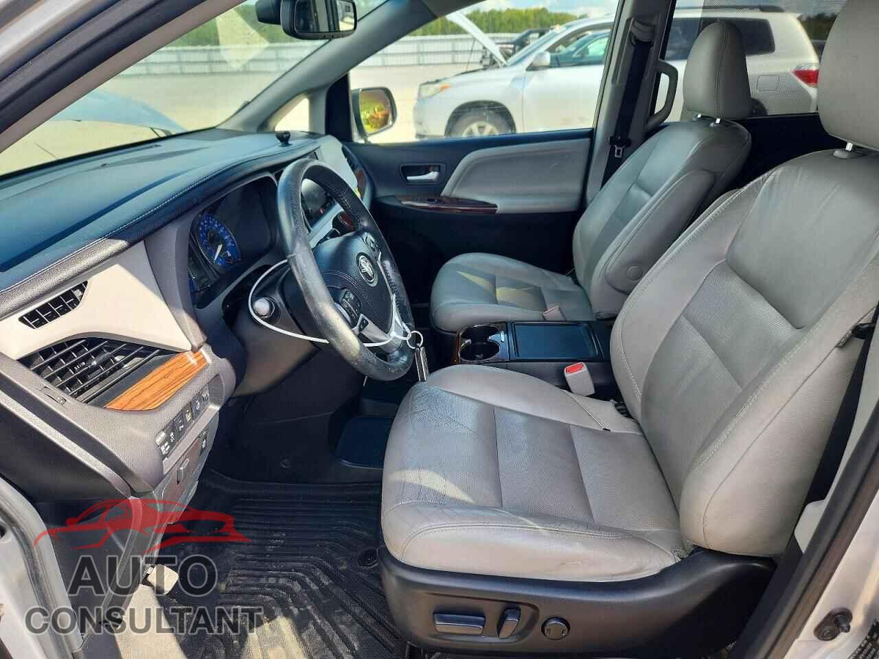 TOYOTA SIENNA 2015 - 5TDYK3DC2FS662395