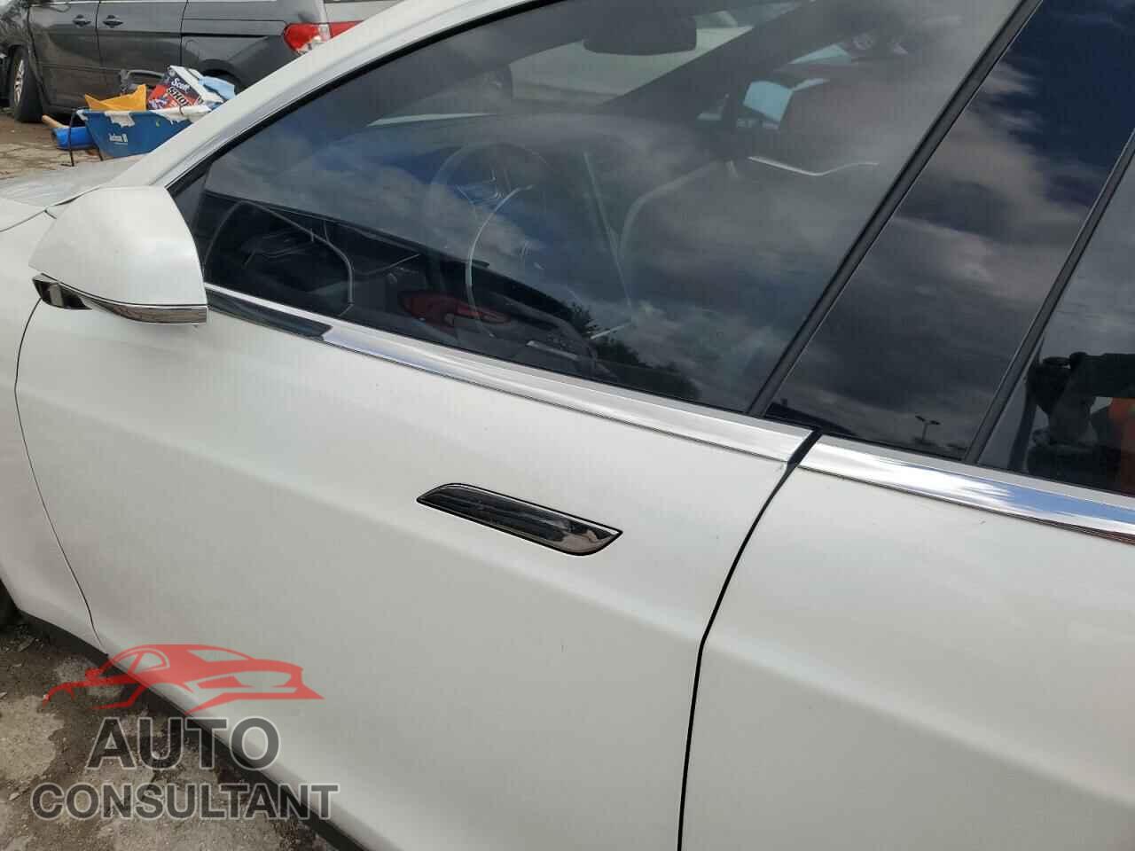 TESLA MODEL S 2015 - 5YJSA1E45FF106123