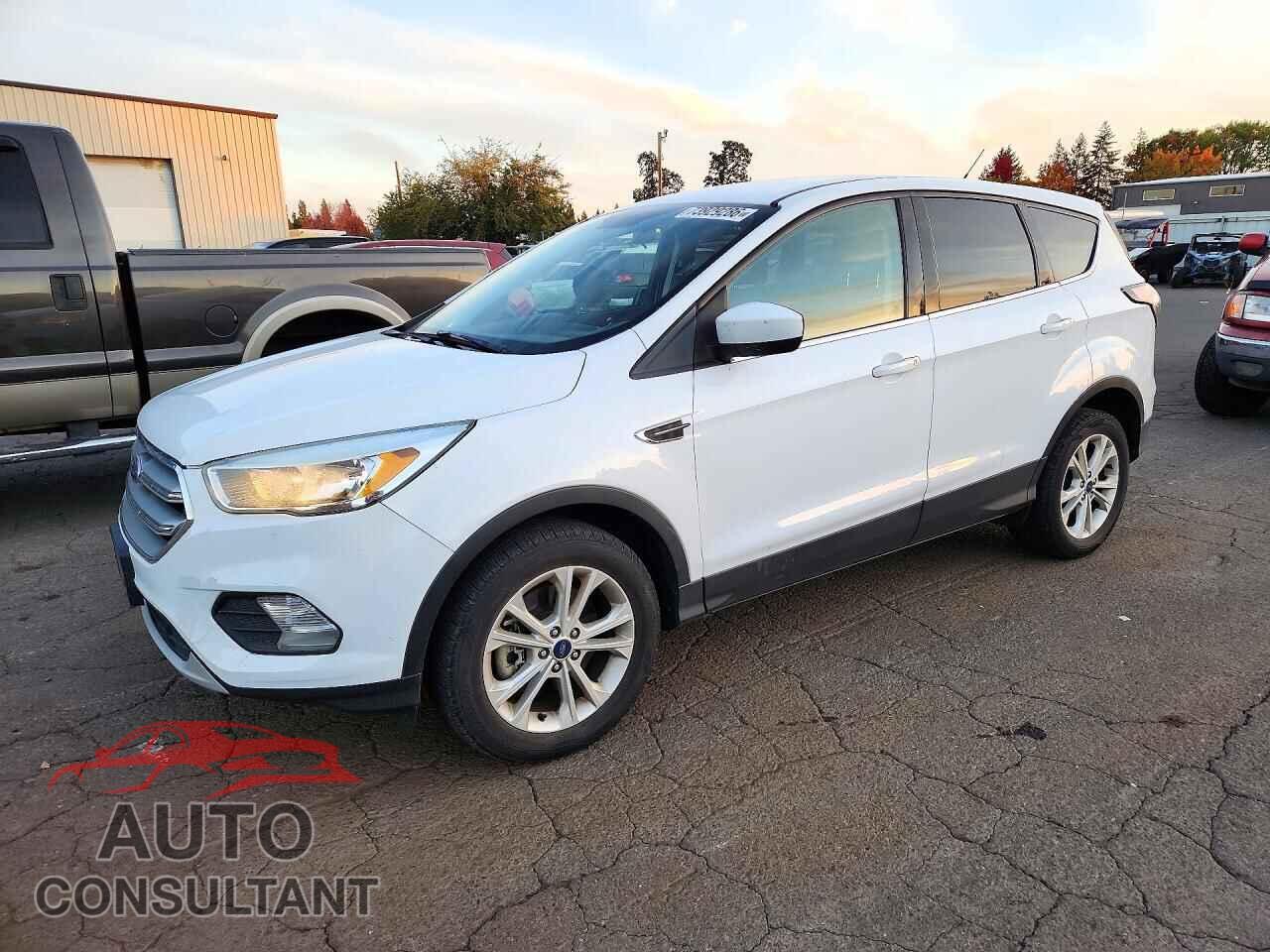 FORD ESCAPE 2017 - 1FMCU9GD5HUC35198