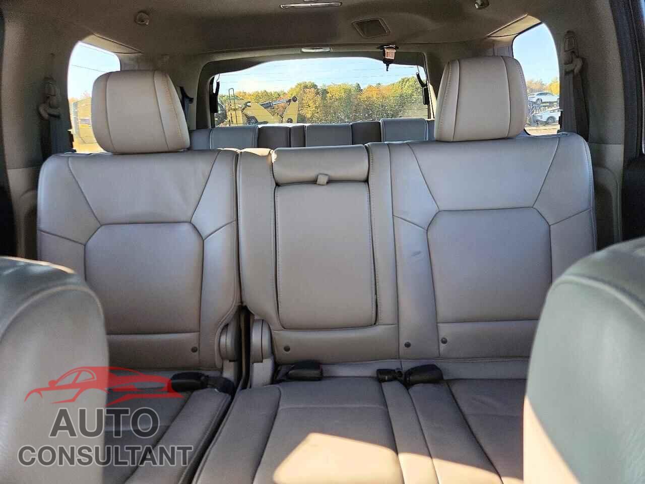 HONDA PILOT 2015 - 5FNYF4H64FB011577