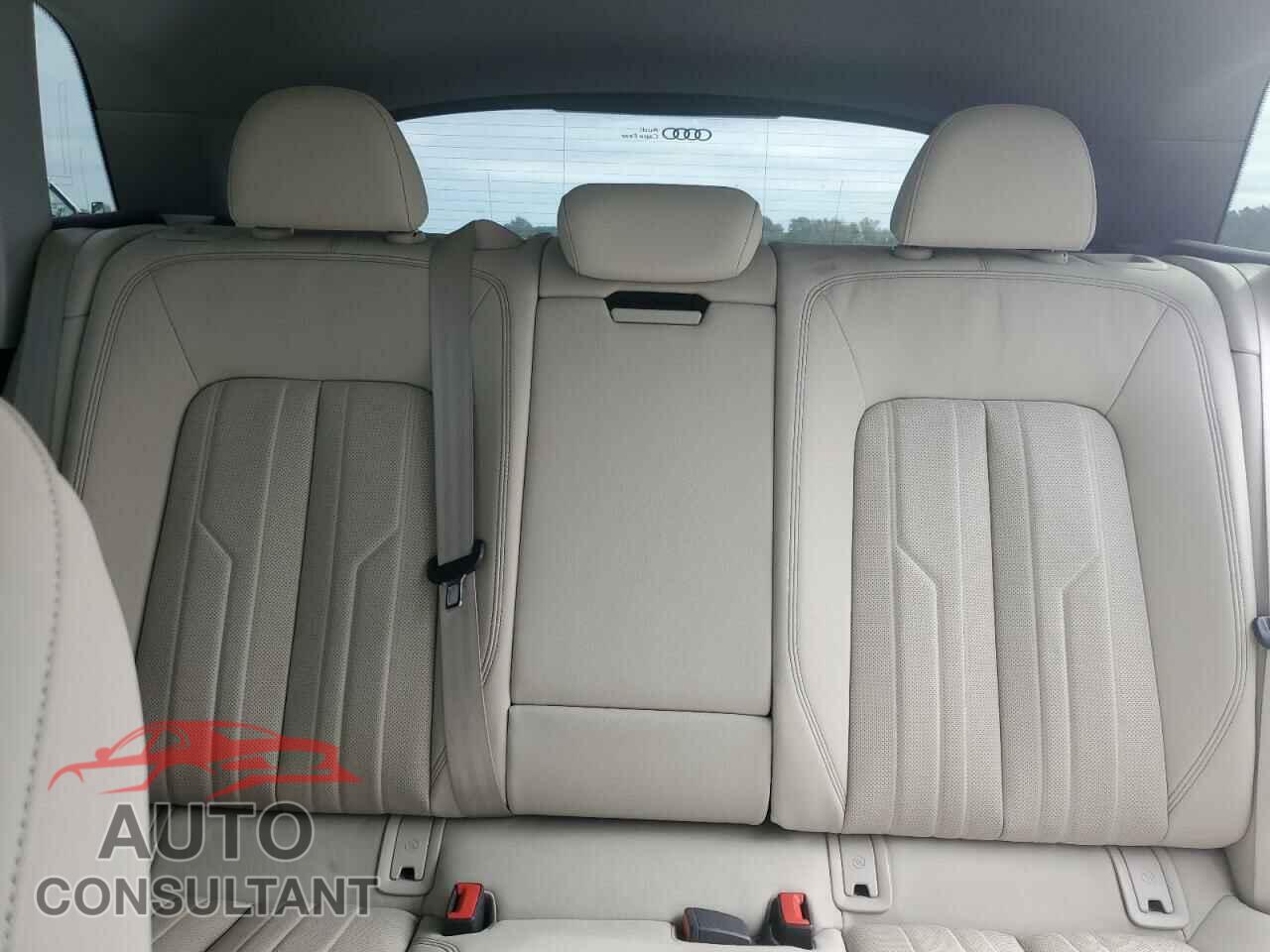 AUDI E-TRON 2019 - WA1LAAGE8KB010276