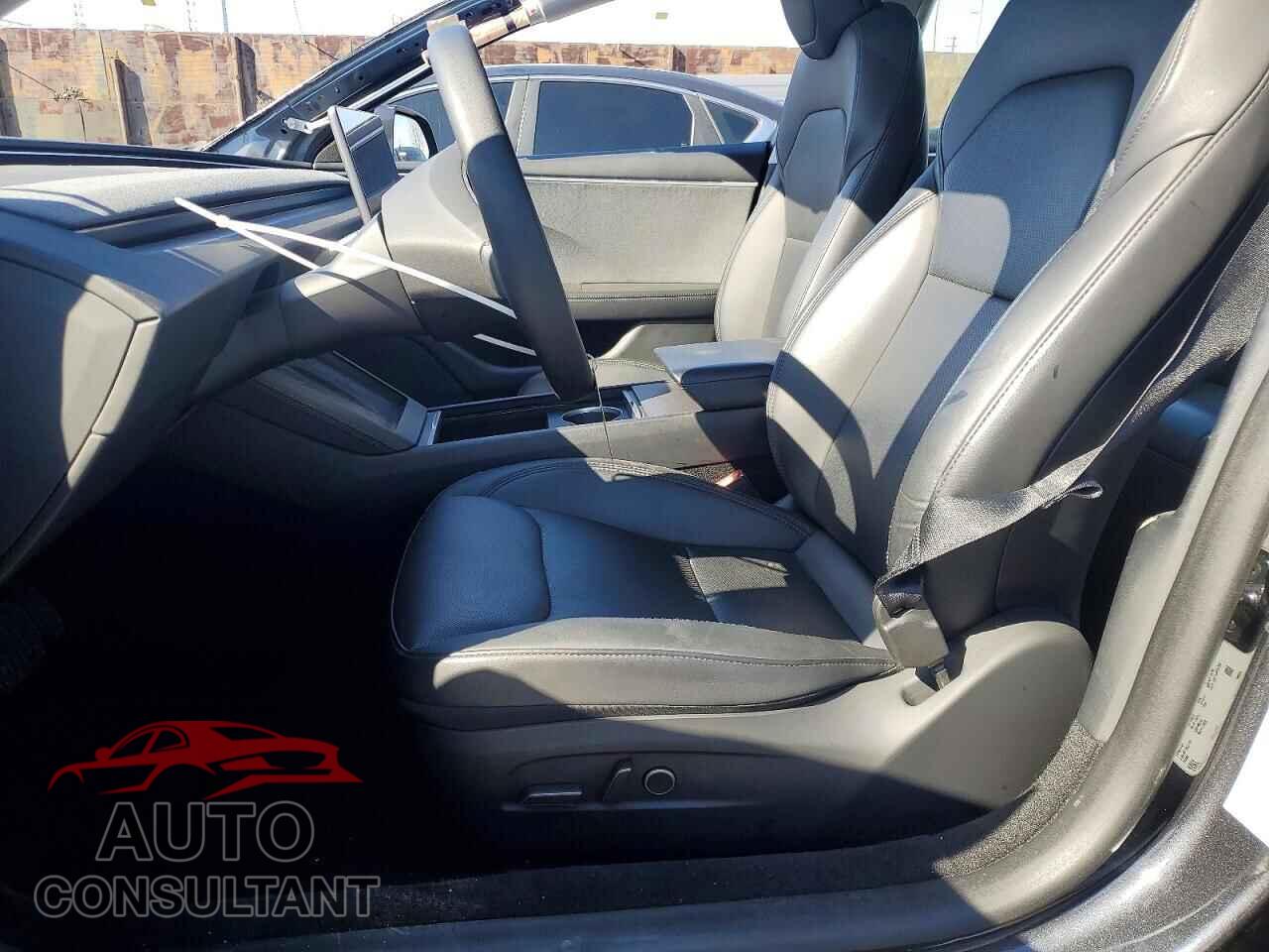 TESLA MODEL 3 2024 - 5YJ3E1EA8RF729772