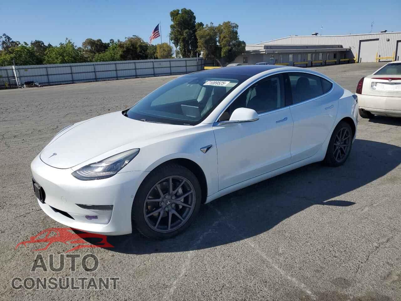 TESLA MODEL 3 2019 - 5YJ3E1EA1KF190529