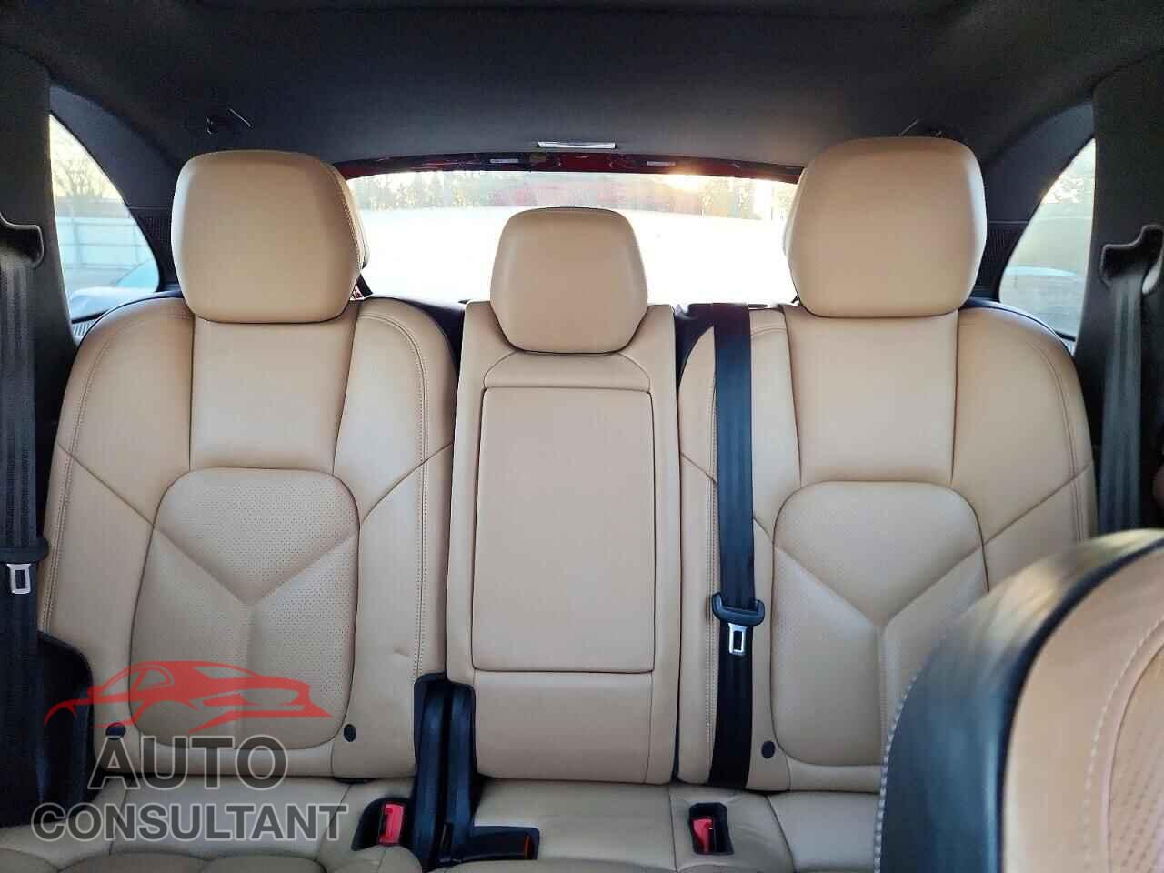 PORSCHE CAYENNE 2018 - WP1AA2A21JKA01921