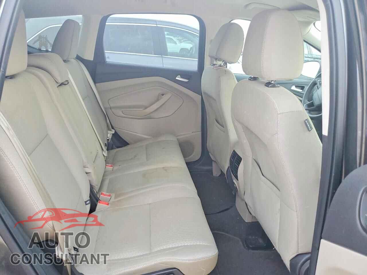 FORD ESCAPE 2017 - 1FMCU0GD4HUC28030