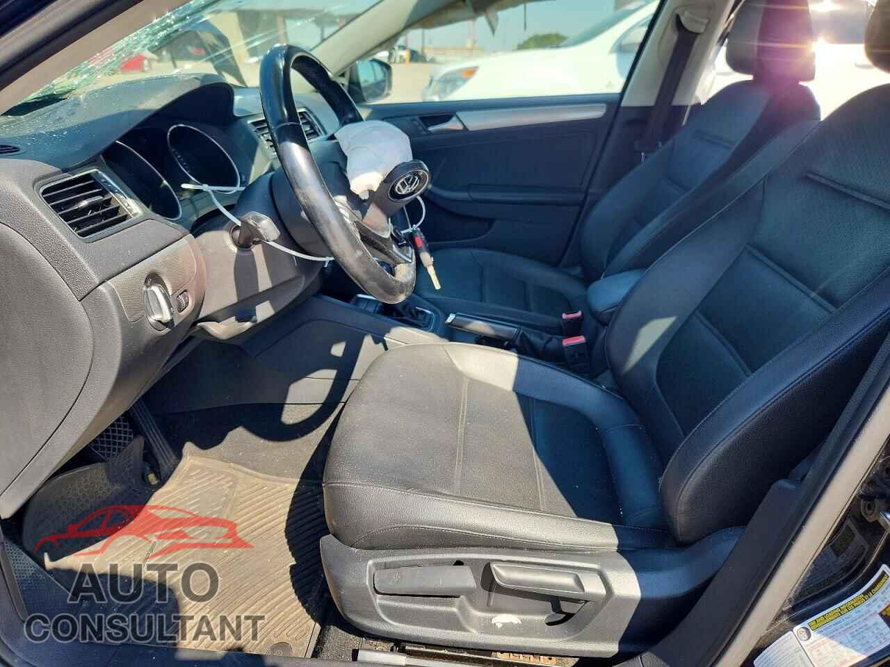 VOLKSWAGEN JETTA 2017 - 3VWDB7AJ3HM237762