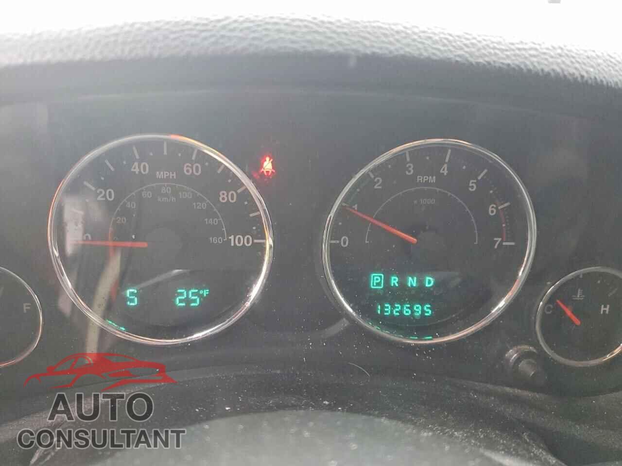 JEEP WRANGLER 2011 - 1J4AA5D17BL606277