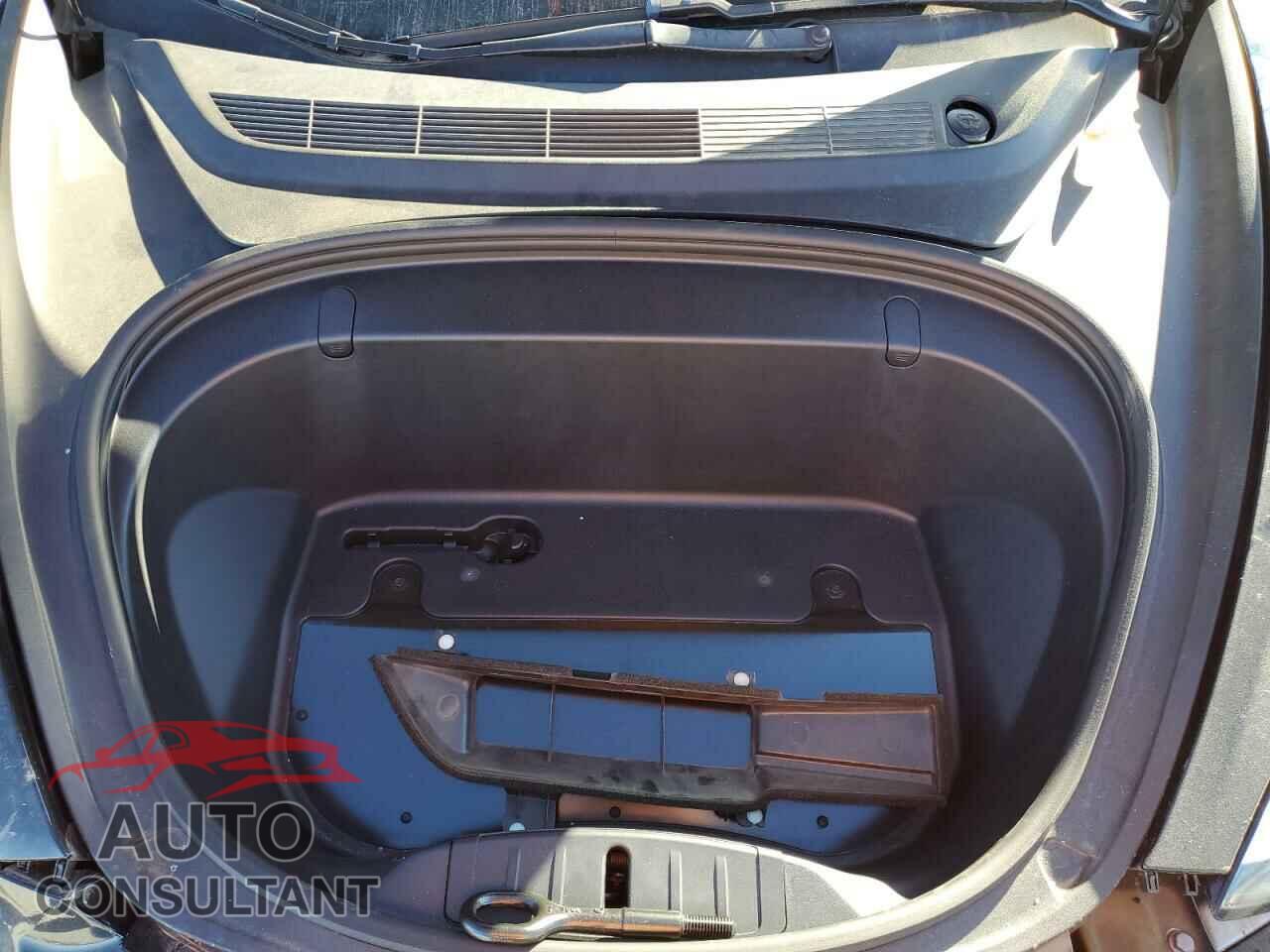 TESLA MODEL 3 2019 - 5YJ3E1EA5KF304676