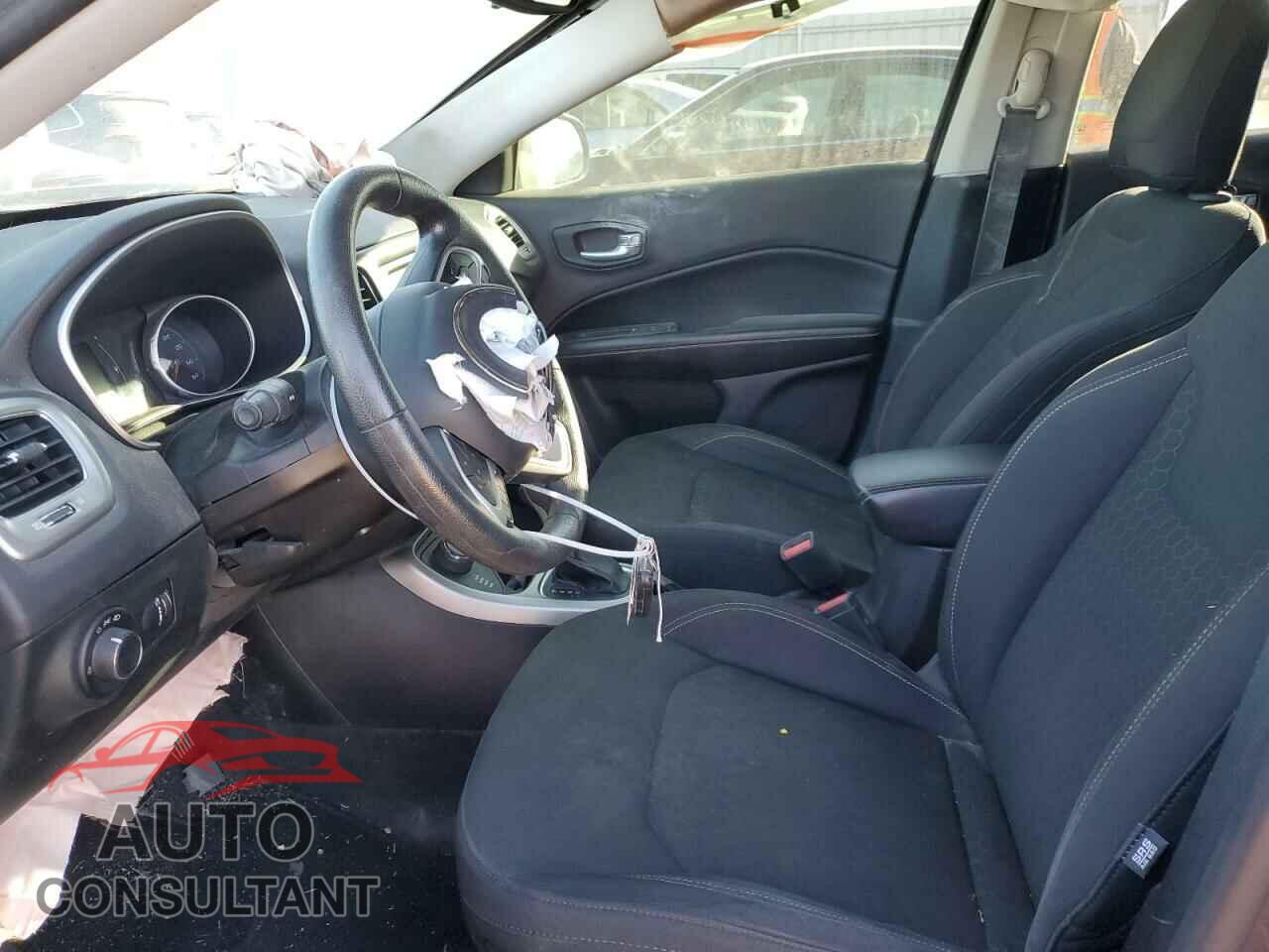 JEEP COMPASS 2018 - 3C4NJDAB2JT151002