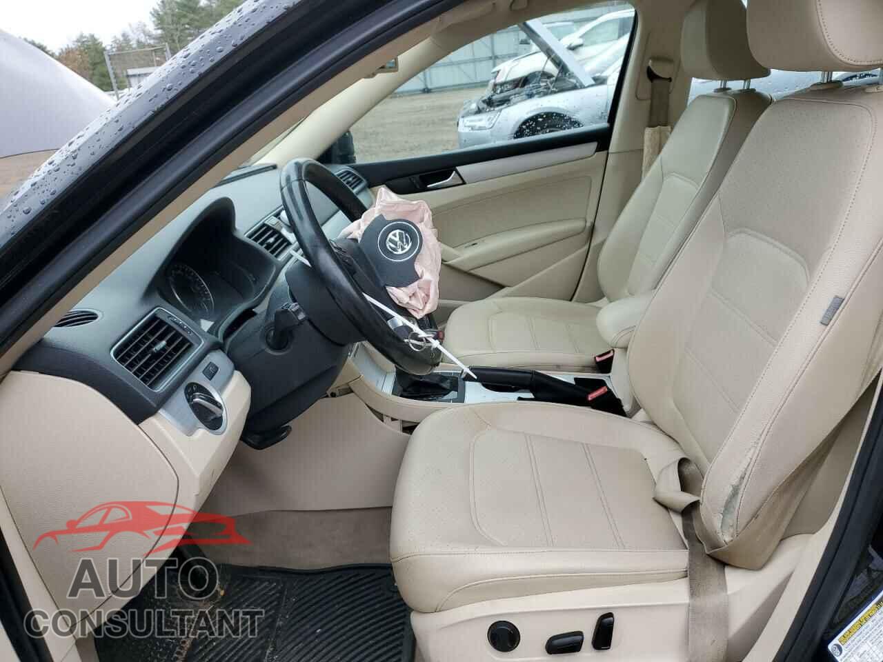 VOLKSWAGEN PASSAT 2013 - 1VWBP7A32DC045898