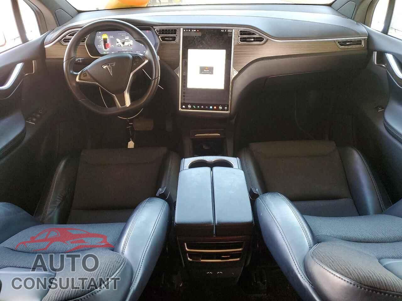TESLA MODEL X 2016 - 5YJXCAE20GF002901