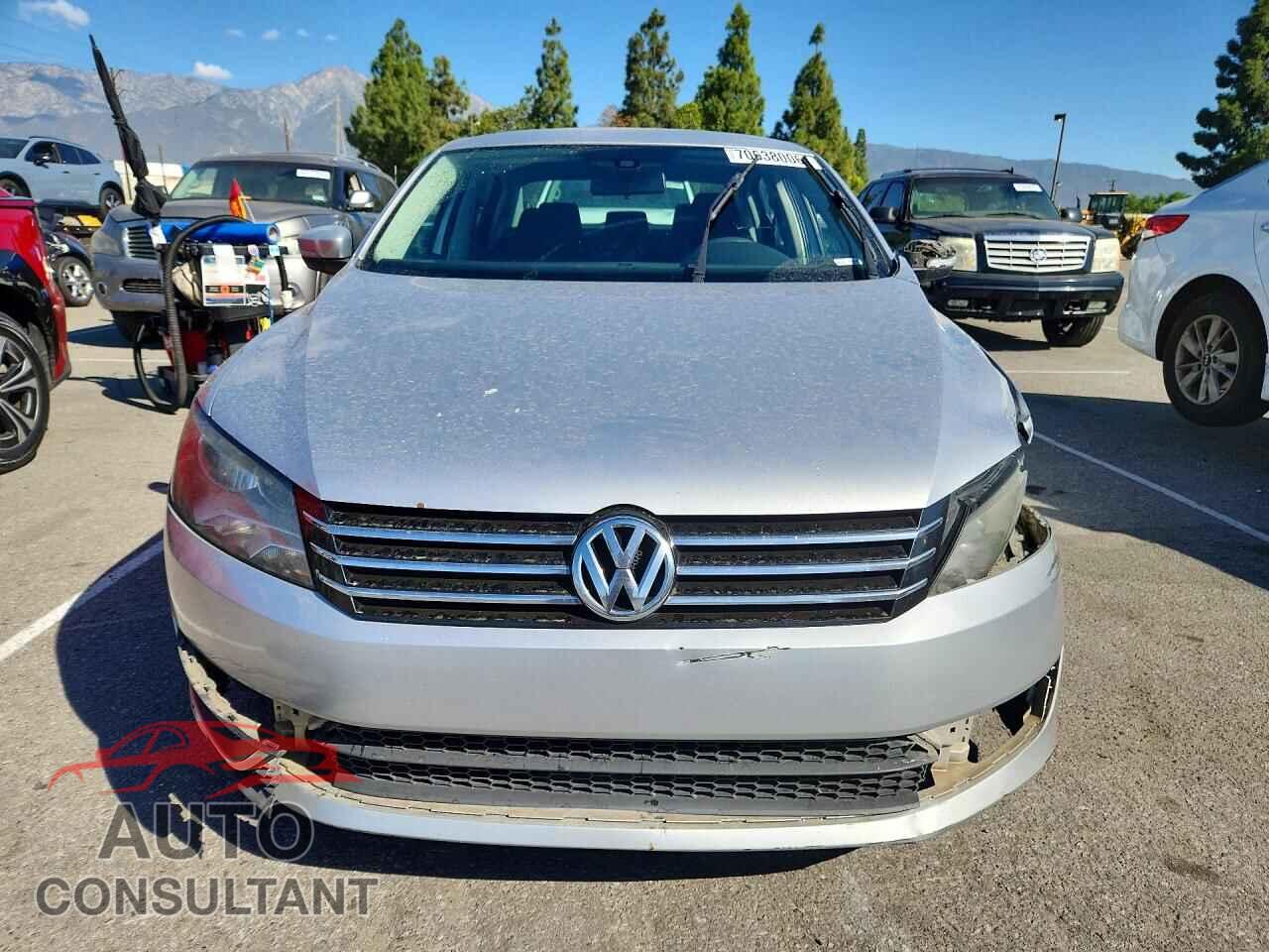 VOLKSWAGEN PASSAT 2013 - 1VWAP7A32DC033875