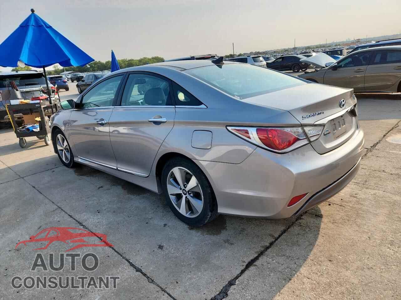 HYUNDAI SONATA 2011 - KMHEC4A47BA006912