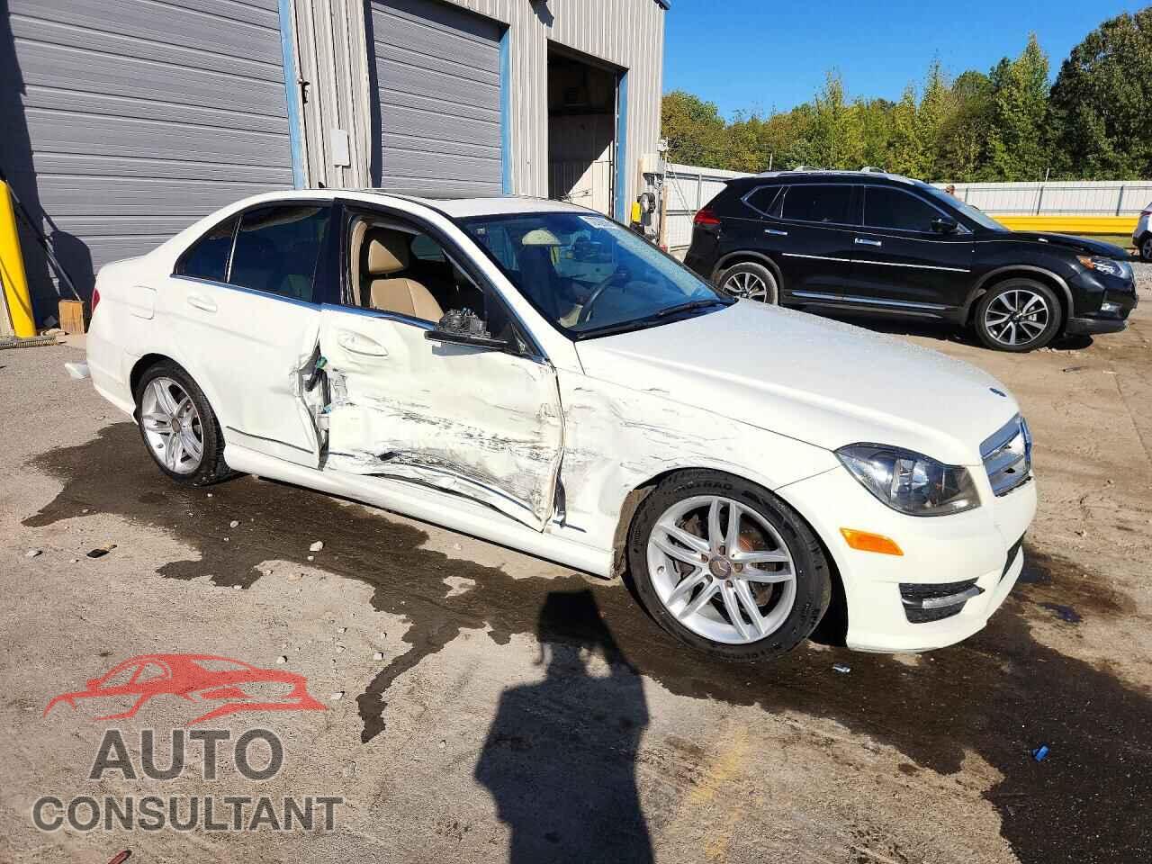 MERCEDES-BENZ C-CLASS 2012 - WDDGF8BB7CR202012