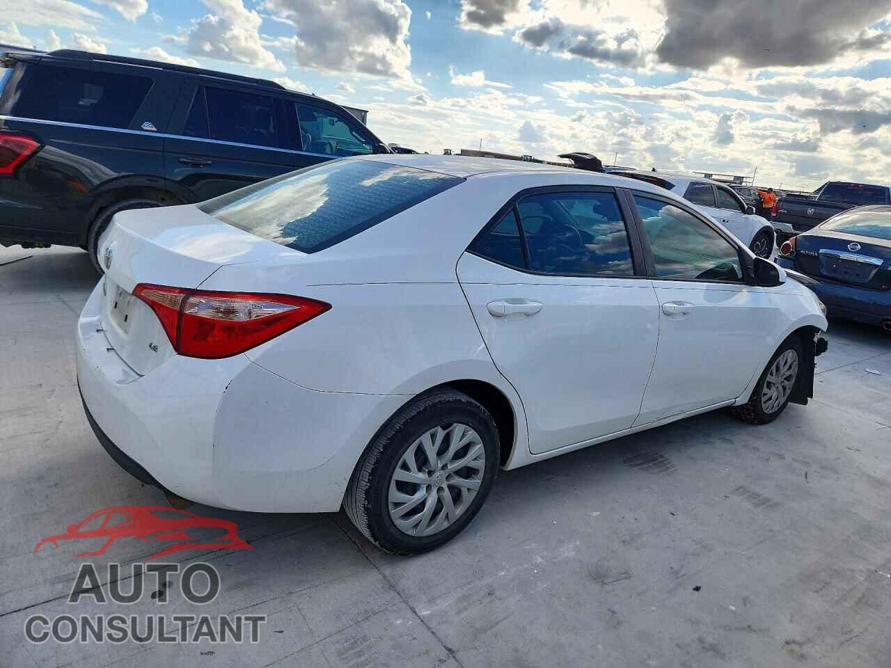 TOYOTA COROLLA 2018 - 5YFBURHE0JP798024