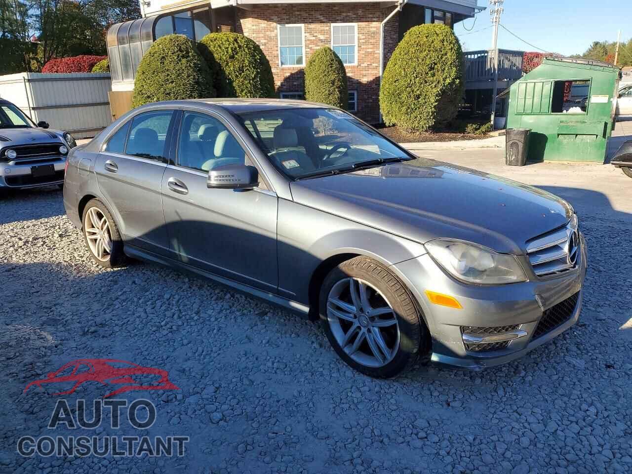 MERCEDES-BENZ C-CLASS 2012 - WDDGF8BB3CF927253