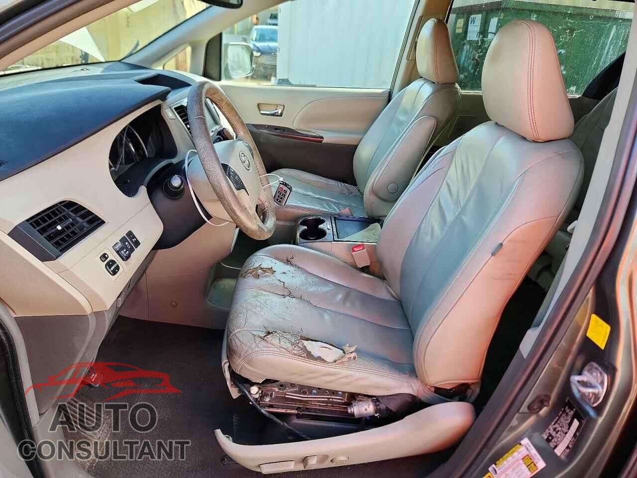 TOYOTA SIENNA 2011 - 5TDYK3DC4BS037426