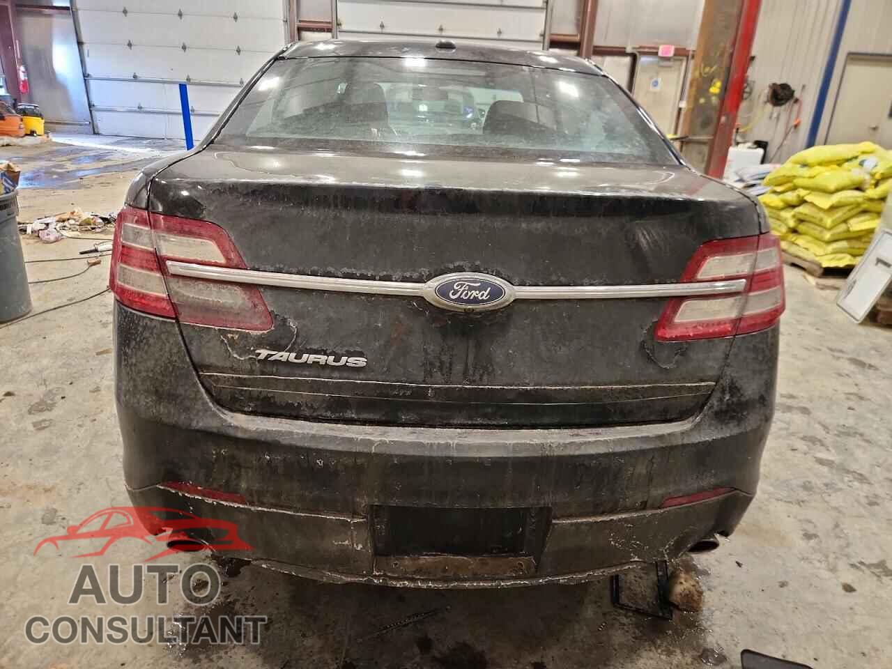 FORD TAURUS 2017 - 1FAHP2E89HG135205