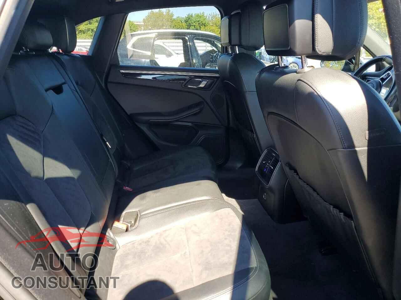 PORSCHE MACAN 2018 - WP1AA2A59JLB11801