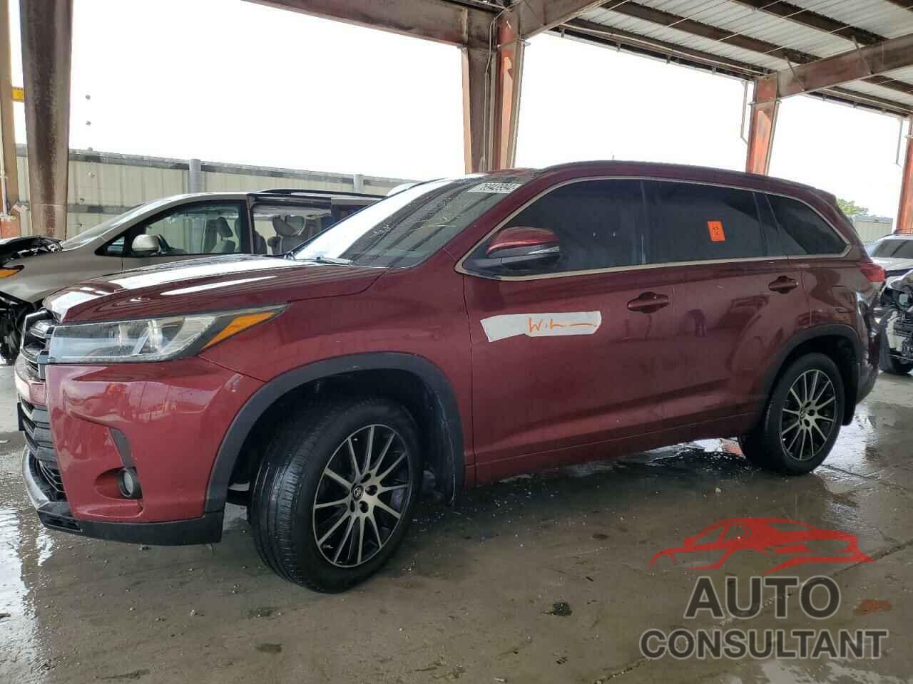 TOYOTA HIGHLANDER 2018 - 5TDJZRFH7JS821865