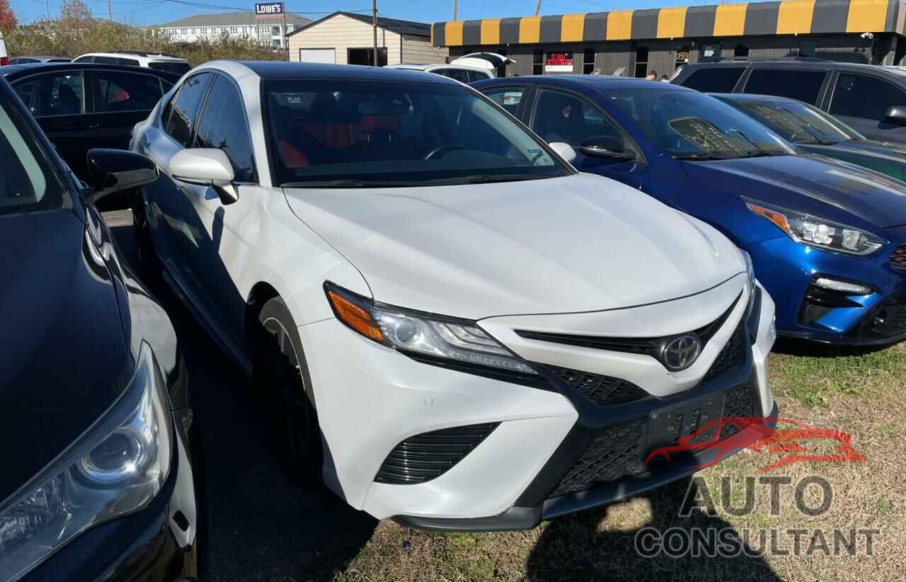 TOYOTA CAMRY 2018 - 4T1B61HK8JU077112
