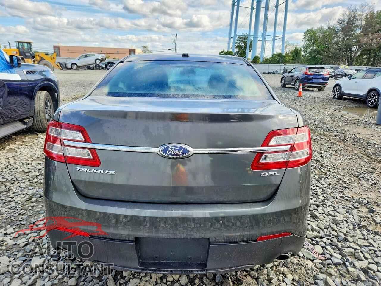 FORD TAURUS 2017 - 1FAHP2E84HG146077