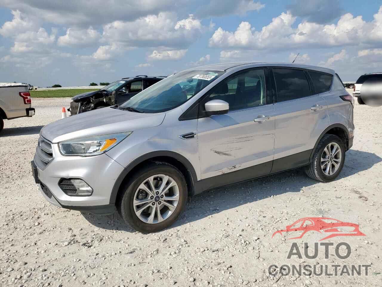 FORD ESCAPE 2017 - 1FMCU9GD5HUC38831
