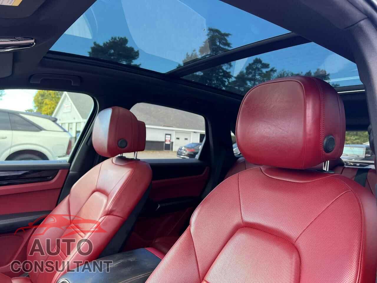 PORSCHE CAYENNE 2019 - WP1AA2AY2KDA16955