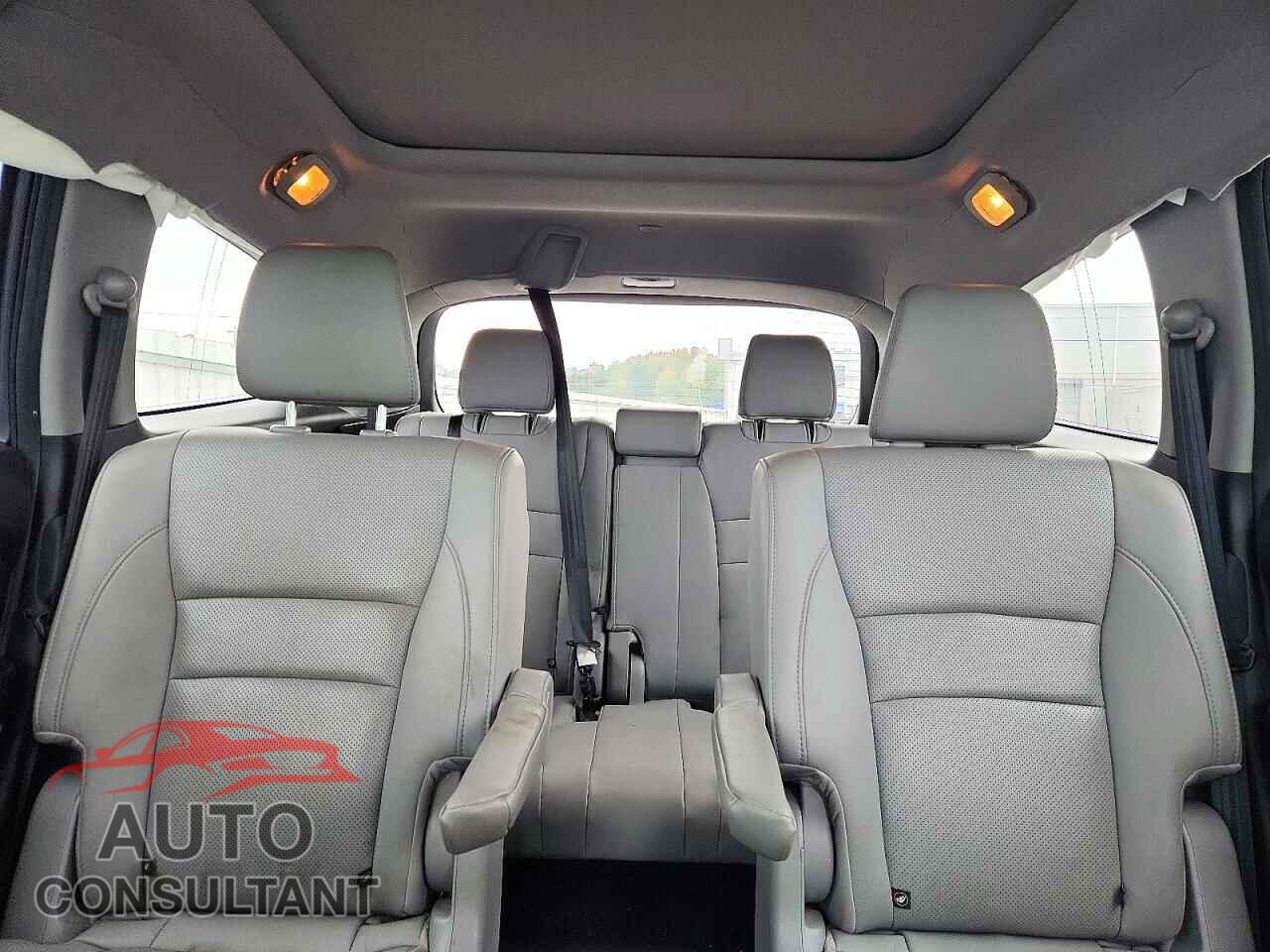 HONDA PILOT 2017 - 5FNYF6H00HB081717