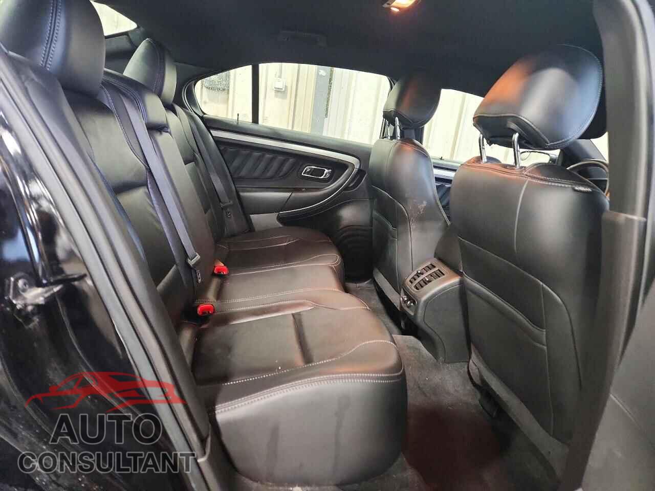 FORD TAURUS 2018 - 1FAHP2E85JG112140