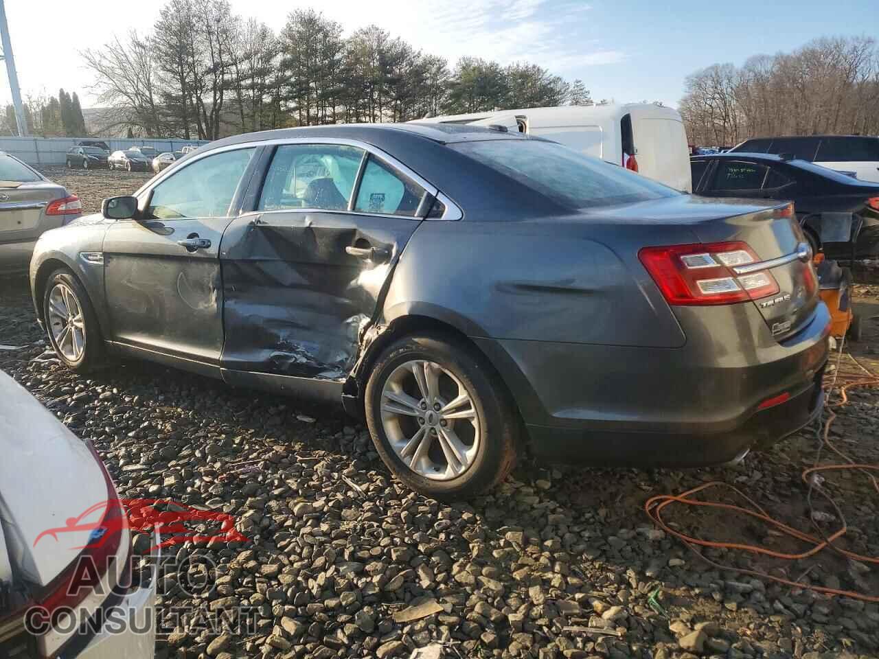 FORD TAURUS 2018 - 1FAHP2E81JG124723
