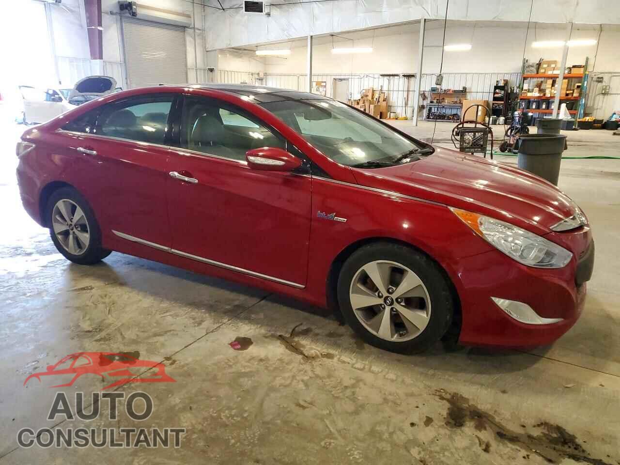 HYUNDAI SONATA 2012 - KMHEC4A48CA021940