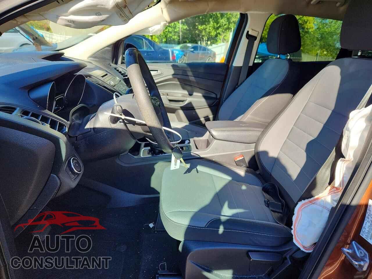 FORD ESCAPE 2017 - 1FMCU0F73HUD66606