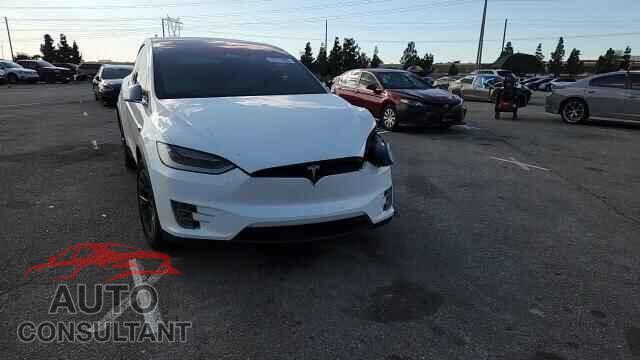 TESLA MODEL X 2018 - 5YJXCAE24JF090181