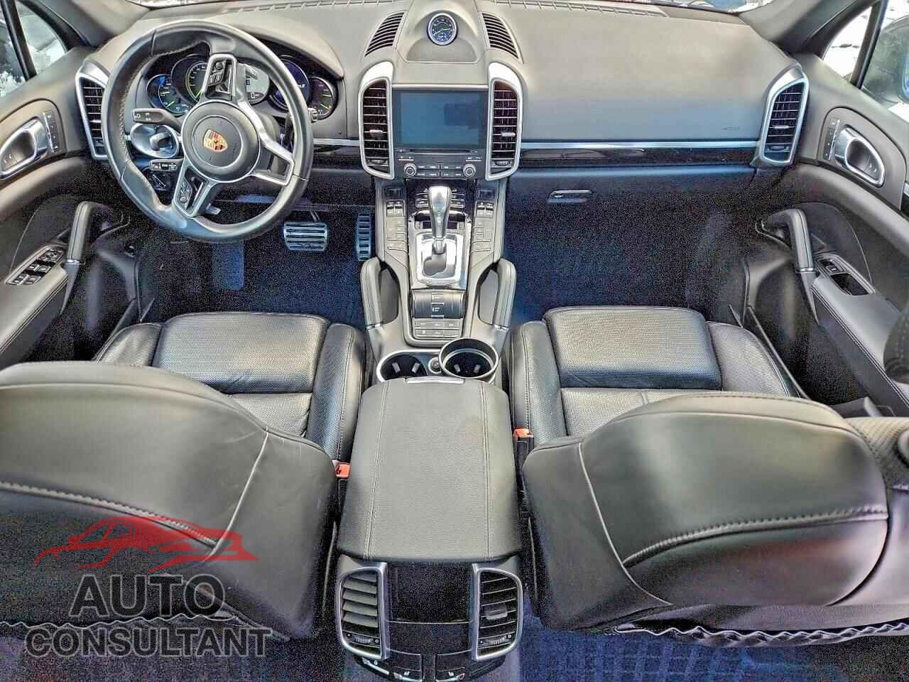 PORSCHE CAYENNE 2018 - WP1AE2A22JLA71183